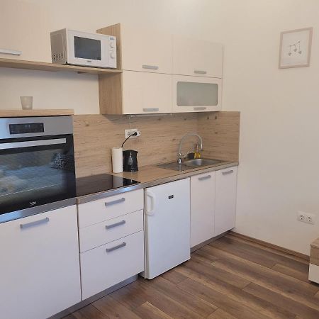 Rose Apartment Печ Екстериор снимка