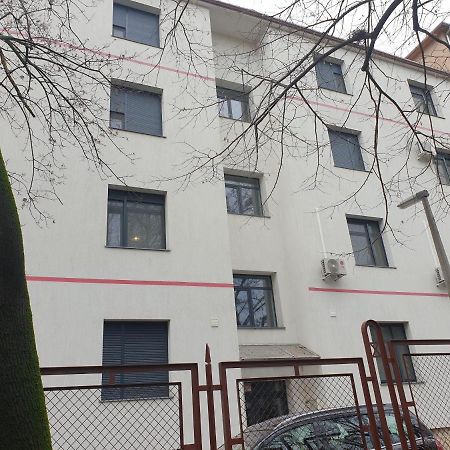 Rose Apartment Печ Екстериор снимка
