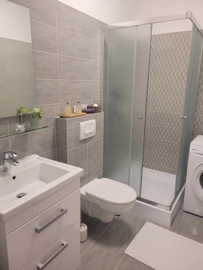 Rose Apartment Печ Екстериор снимка