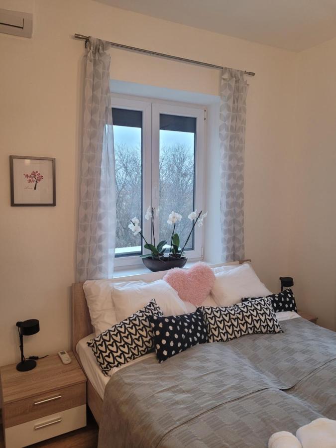 Rose Apartment Печ Екстериор снимка