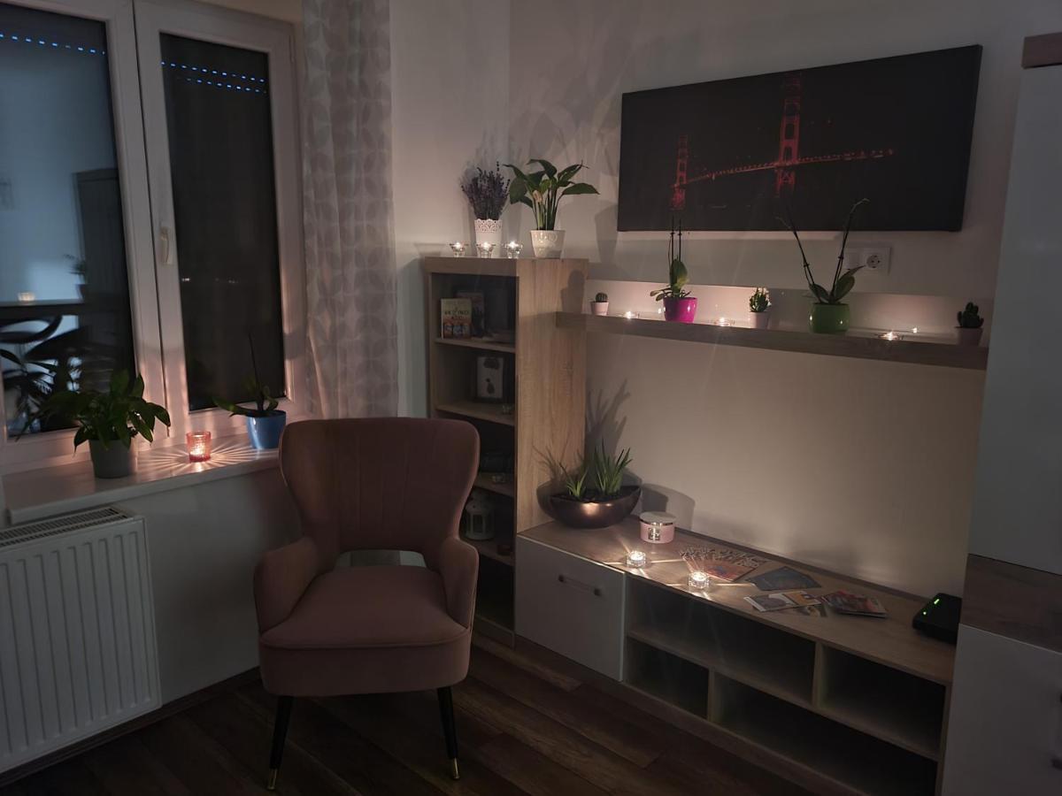 Rose Apartment Печ Екстериор снимка